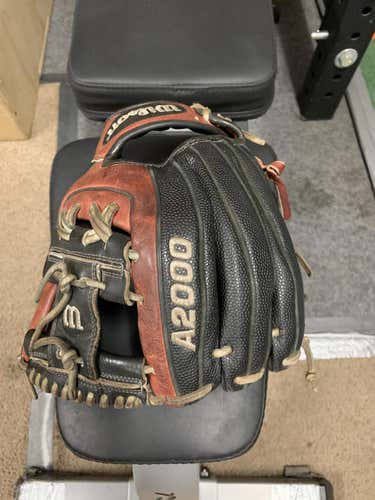 Used Wilson Right Hand Throw A2000 1786SS Super Skin Baseball Glove 11.5"