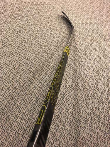 Bauer Intermediate Right Handed Supreme 2S Pro P88 65 Flex Pattern Hockey Stick