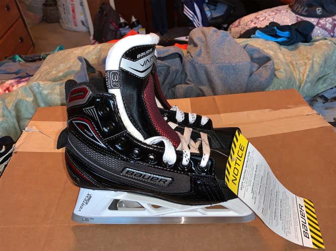 Junior Bauer Vapor X700 Regular Width Size 3.5 Hockey Goalie Skates