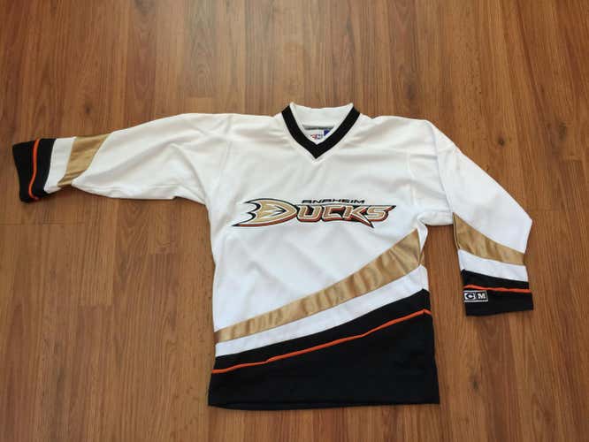 Anaheim Ducks NHL SUPER AWESOME CCM Boys Size S/M SEWN ON Kids Hockey Jersey!