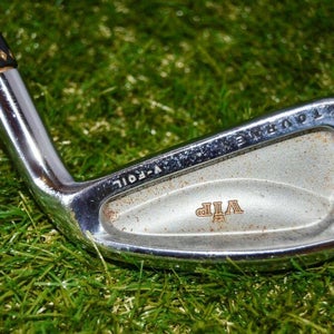 MacGregor 	VIP Tourney	4 Iron 	Right Handed 	38.25"	Steel 	Stiff	New Grip