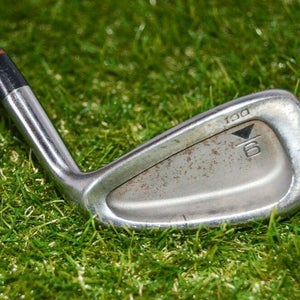 Titleist 	Dci 	9 Iron 	Right Handed 	35.5"	Steel 	Stiff	New Grip