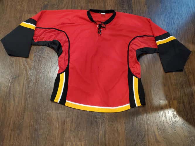 Red AK jersey Sr. XL and red socks