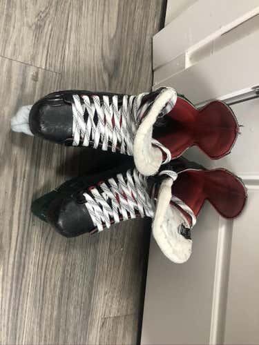 Used Senior Bauer Vapor X700 Hockey Skates Size 8
