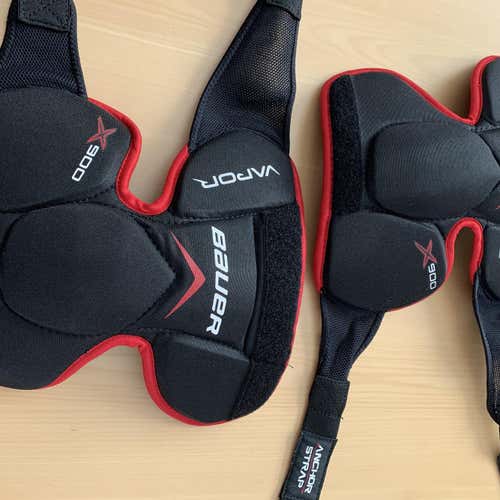 SEMI NEW: Bauer X900 Goalie Knee Protector/ Knee Pad