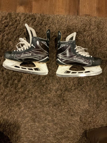 Used Senior Bauer Supreme 1S Hockey Skates Size 9.5