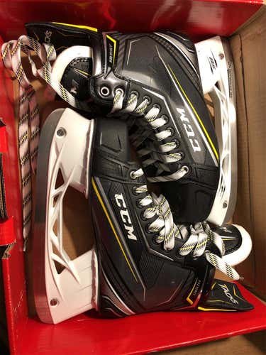 Senior CCM Tacks 9090 Regular Width  Size 8 Hockey Skates