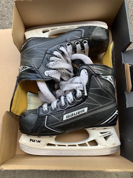 Used Youth Bauer Supreme 160 Hockey Skates Regular Width Size 12.5