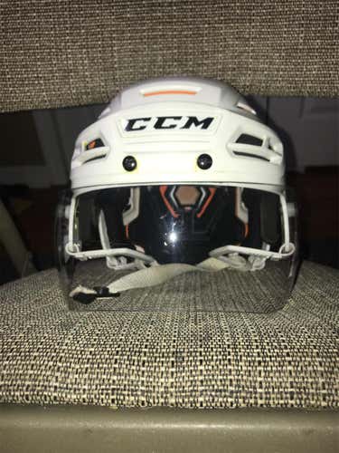 White Used Medium CCM Tacks 710  Helmet