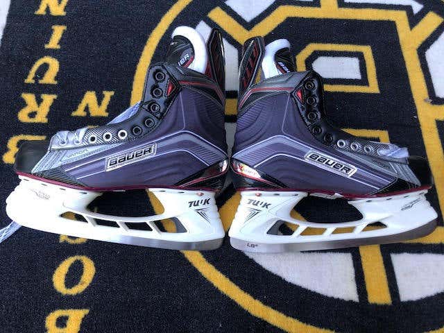 New  INT Bauer Vapor X Shift Hockey Skates Regular Width Size 4.5D