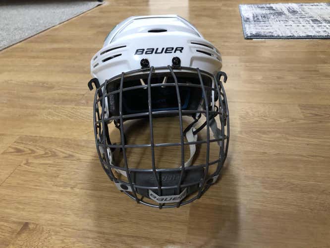 Used Bauer 7500 Helmet (LG)