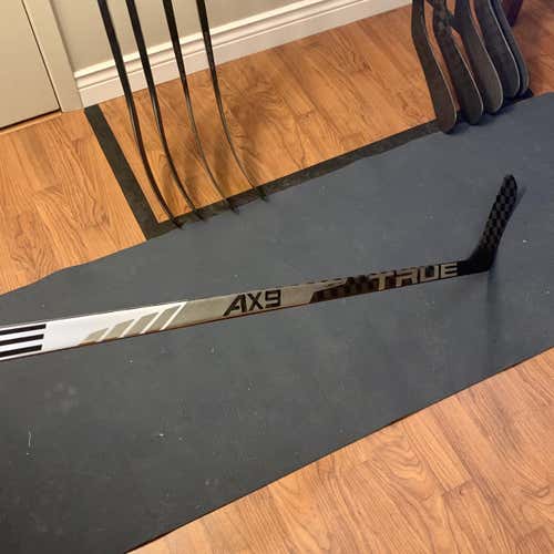 SIDNEY CROSBY - TRUE AX9 - RARE - PRO STOCK