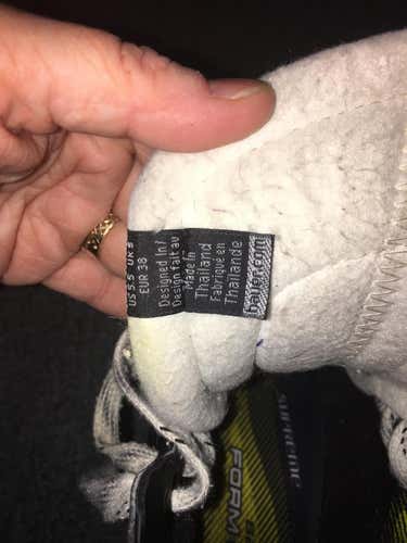 Used Junior Bauer Supreme S29 Hockey Goalie Skates Regular Width Size 4.5