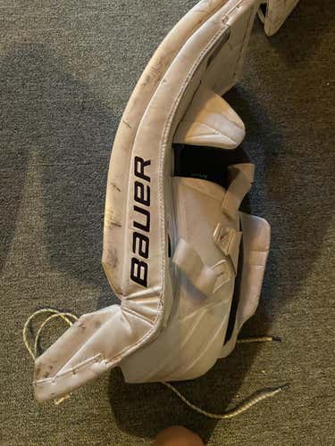White Used Intermediate 31" Bauer Vapor X900 Goalie Leg Pads