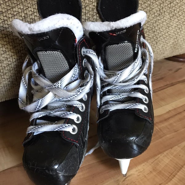 Youth Bauer Vapor X500 Regular Width Size 11 Hockey Skates