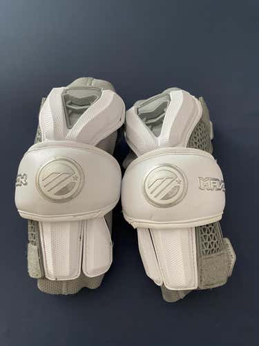 New Medium Maverik Rome Arm Pads
