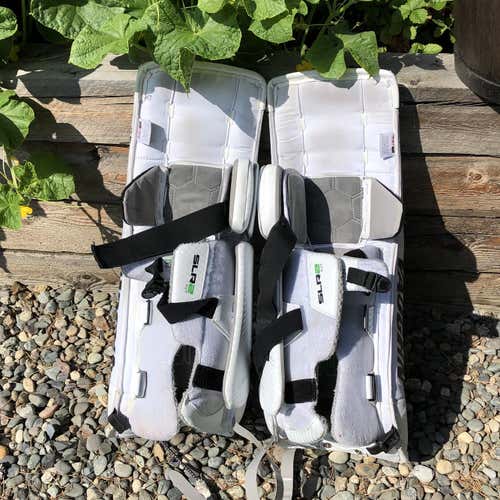 White Intermediate 31" Vaughn slr2  Goalie Leg Pads