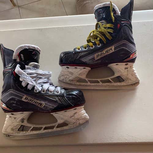 Junior Bauer Vapor X700 Regular Width Size 3.5 Hockey Skates