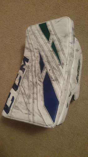 Markstrom CCM EFLEX 4 Pro Blocker - Canucks