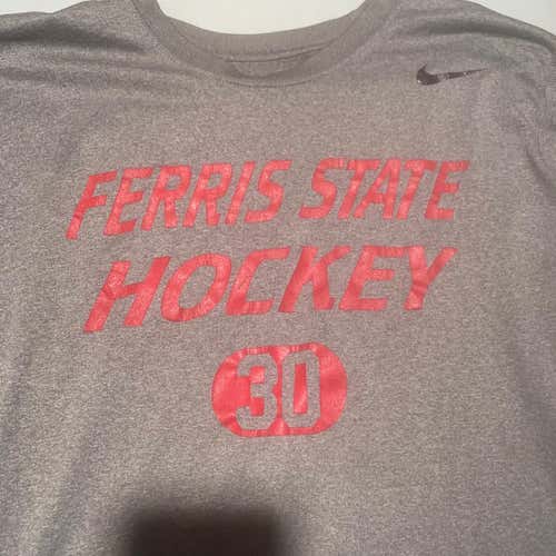 NCAA Team Issued Ferris State 30 Dri Fit Adult Large Nike Shirts
