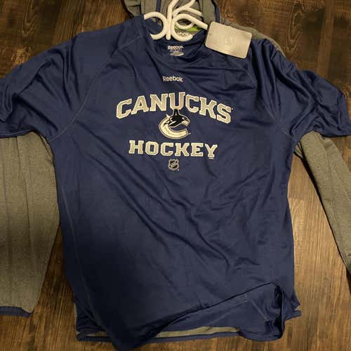Vancouver Canucks Reebok Speedwick Large