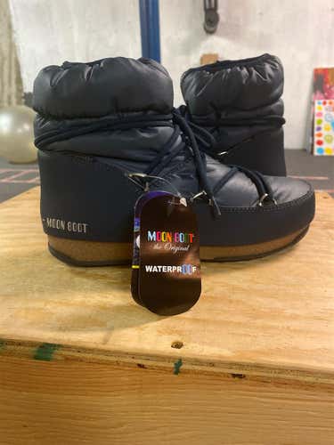 Blue Adult Size 8 Tecnica