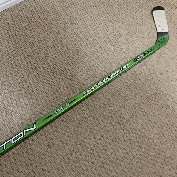 GAMEUSED/SIGNED Dion Phaneuf Calgary Flames Easton Synergy Green