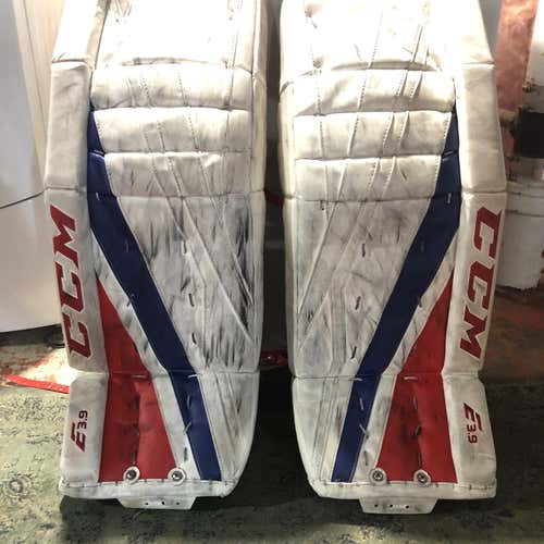 White Intermediate 31" CCM Extreme Flex E3.9 Goalie Leg Pads