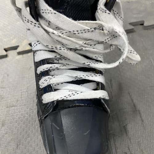 Junior Bauer supreme s190 Regular Width Size 3 Goalie Skates