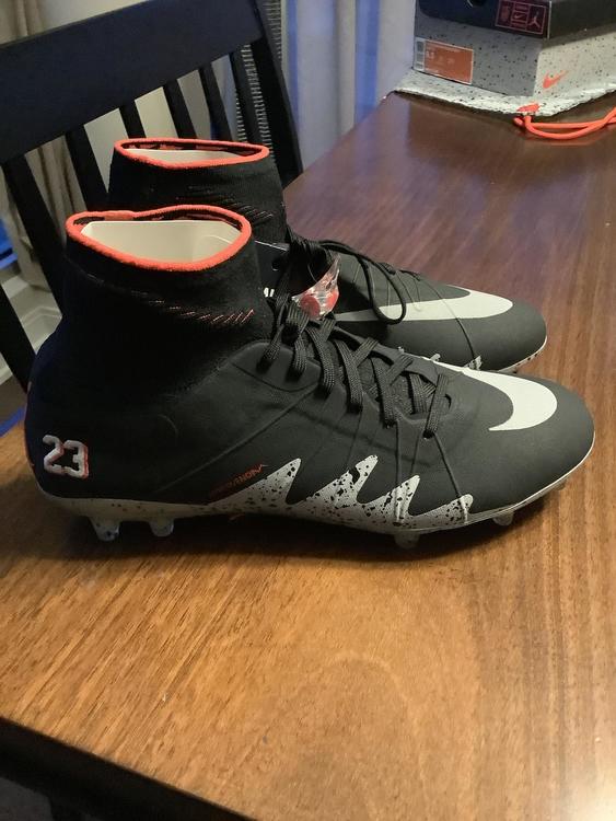 nike hypervenom size 9.5
