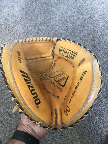 Mizuno Franchise MZ C40 RHT Catcher's Baseball Glove 33"