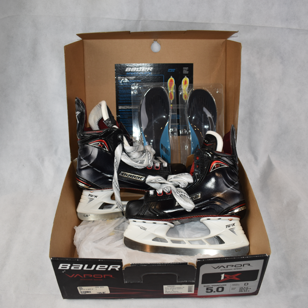 New in Box JR Bauer Vapor 1X Hockey Skates Regular Width Size 5D 026