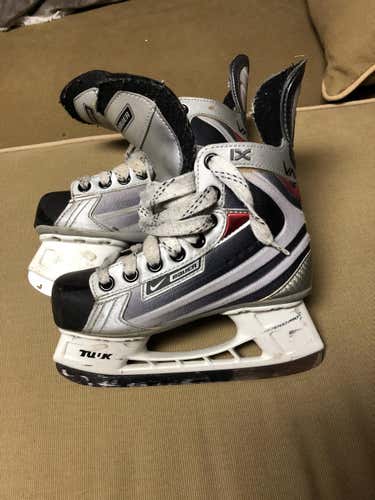 Junior Bauer Vapor IX Hockey Skates (Size 1)