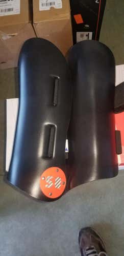 New Small Skier Quest Shin Guard