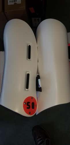 New Small Skier Quest Shin Guard