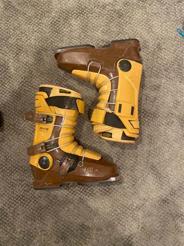 Used Full Tilt Tom Wallisch Pro LTD Ski Boots Size 25.5