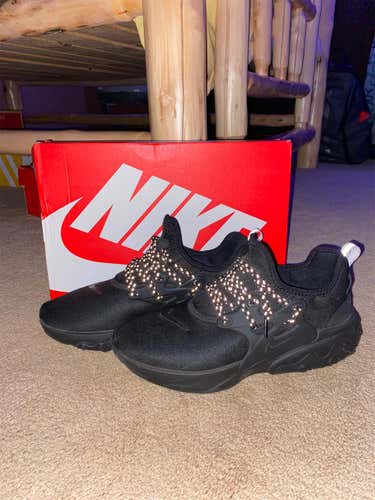 Black Men's Size 10 (Women's 11) Nike Shoes