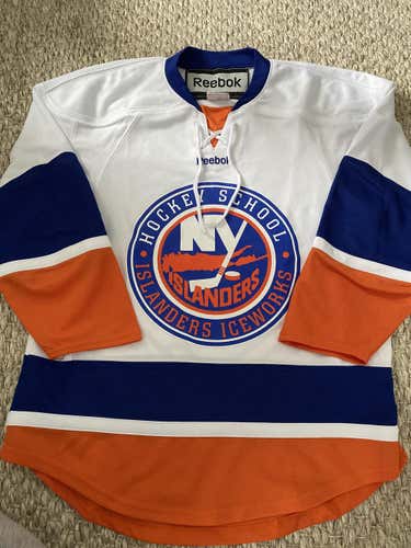 Used Youth Unisex L/XL Reebok Jersey