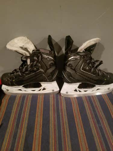 Junior Used CCM RibCor 44K pump Hockey Skates Size 2.5
