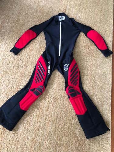 Black Used Youth Unisex Size 8 Phenix