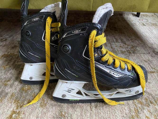 Used Junior CCM RibCor 48K Pump Hockey Skates Size 5