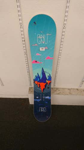 Women's 2019 GNU Velvet Snowboard (143cm)