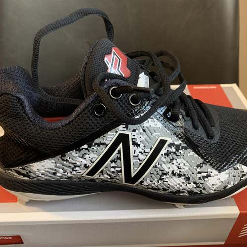 Black Men's Metal Low Cut