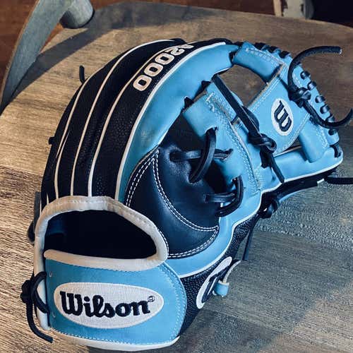 Black High School/College Right Hand Throw A2000 11.75" Baseball Glove