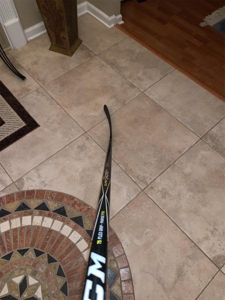 Senior Right Handed Super Tacks 2.0 Toe Pattern Hockey Stick