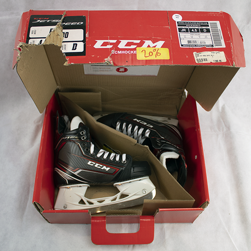 New in Box JR CCM Jetspeed FT390 Hockey Skates Regular Width Size 4.5D 082/027F