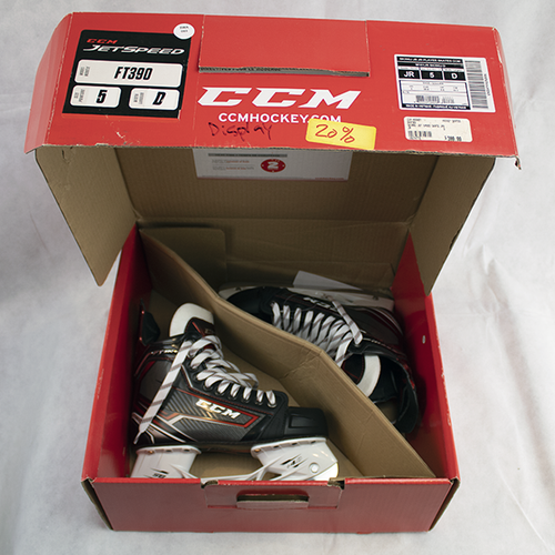 New in Box JR CCM Jetspeed FT390 Hockey Skates Regular Width Size 5.0D 083
