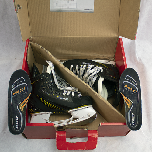 New in Box JR CCM Tacks Hockey Skates Regular Width Size 5.0D 100