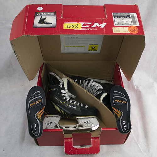 New in Box JR CCM Tacks Hockey Skates Regular Width Size 5.5D 101