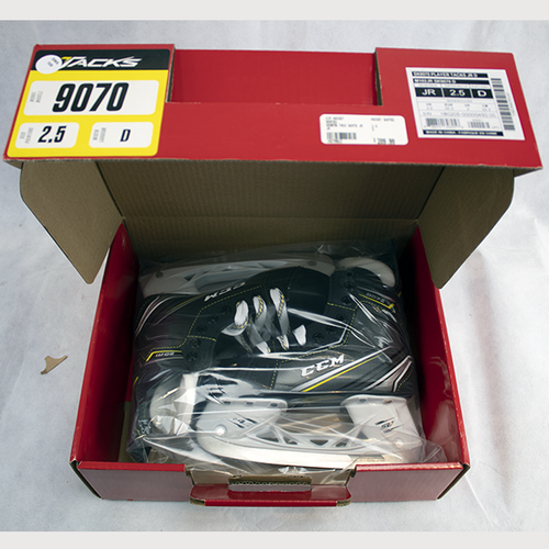 New in Box JR CCM Tacks 9070 Hockey Skates Regular Width Size 2.5D 109